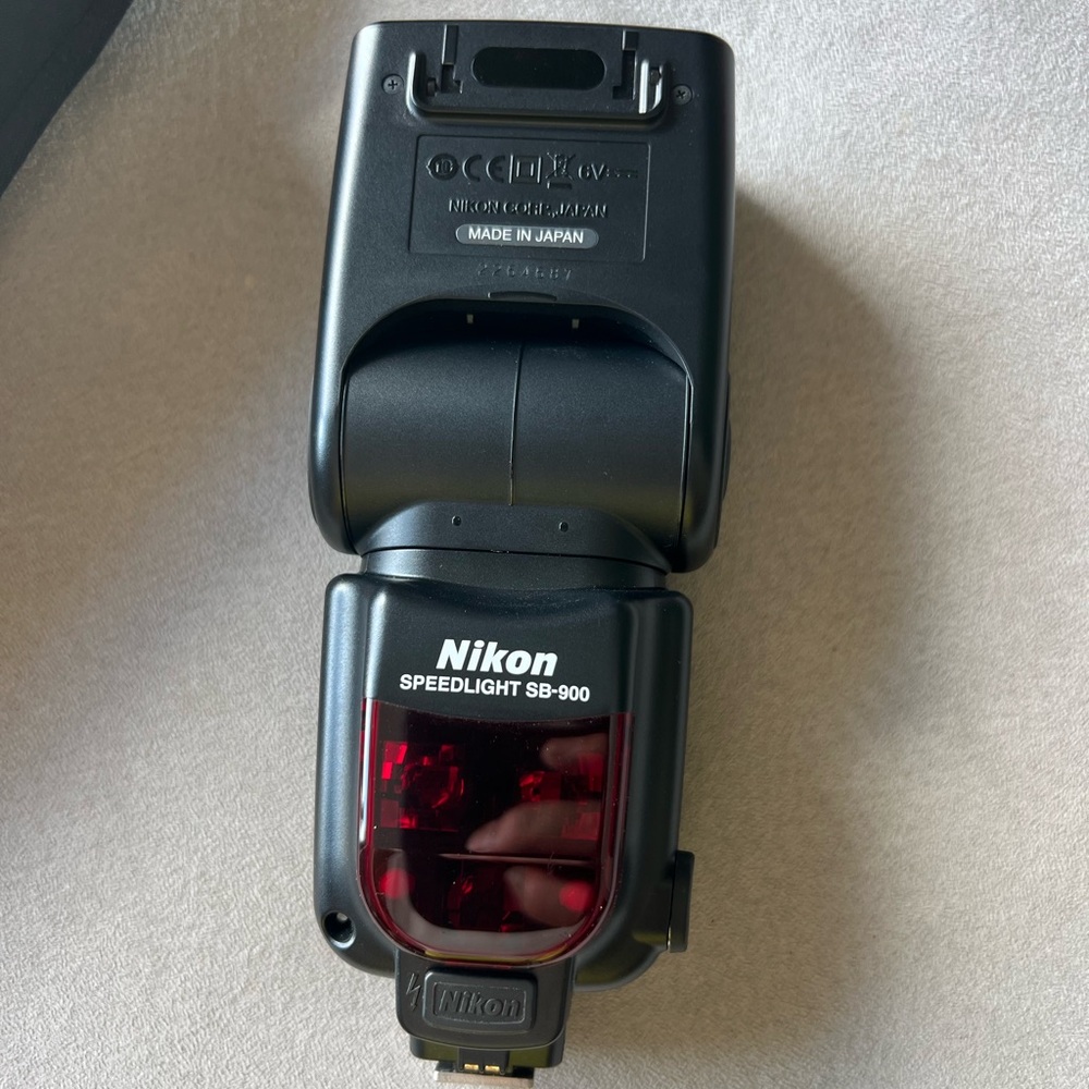 Nikon SB-900 speedlight flash